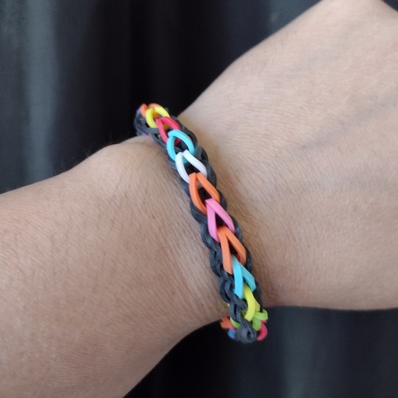 Fun Loom Bracelets - Picture 7 of 9